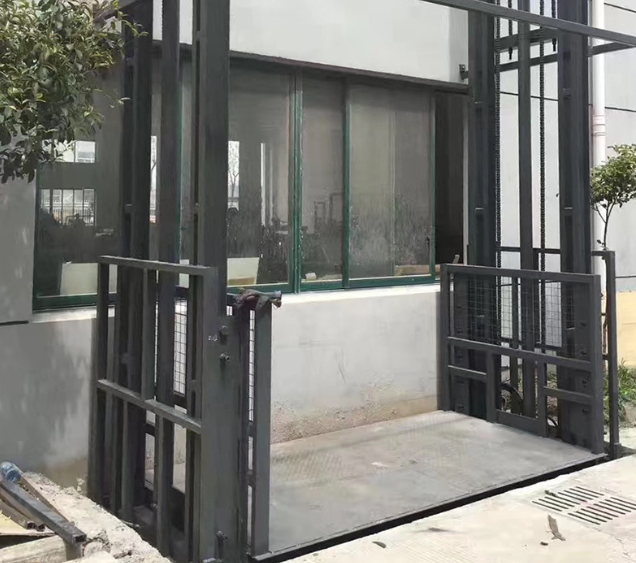 巴中导轨式施工升降机助力民生工程提速增效